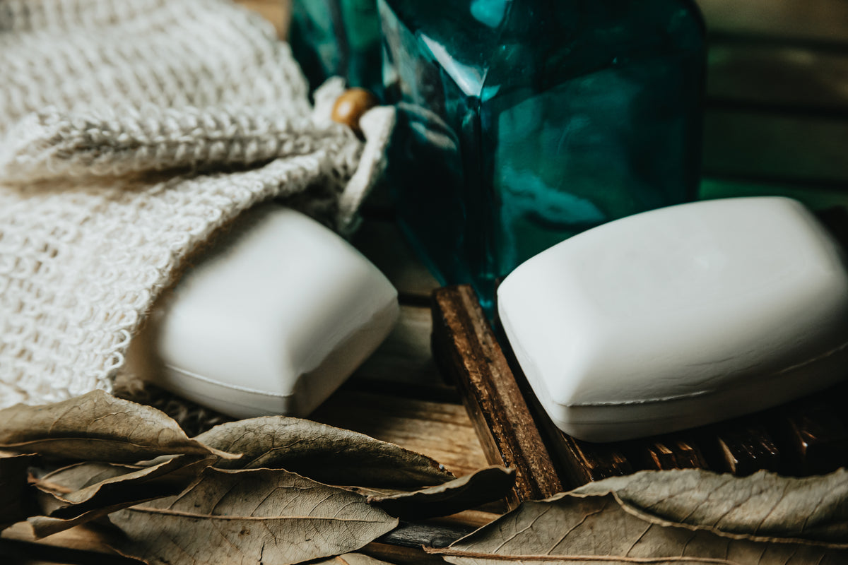 Cedar sachets with dried leaves